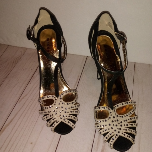 Madden Girl Shoes - Madden girl T-strap nude and black open toe heels